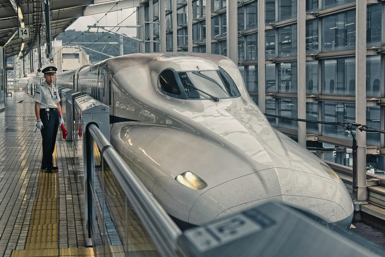 shinkansen, bullet train, railway station, train station, express train, platform, railway, railroad, travel, train, transport, vehicle, high speed, fast, modern, kyoto, japan, shi
