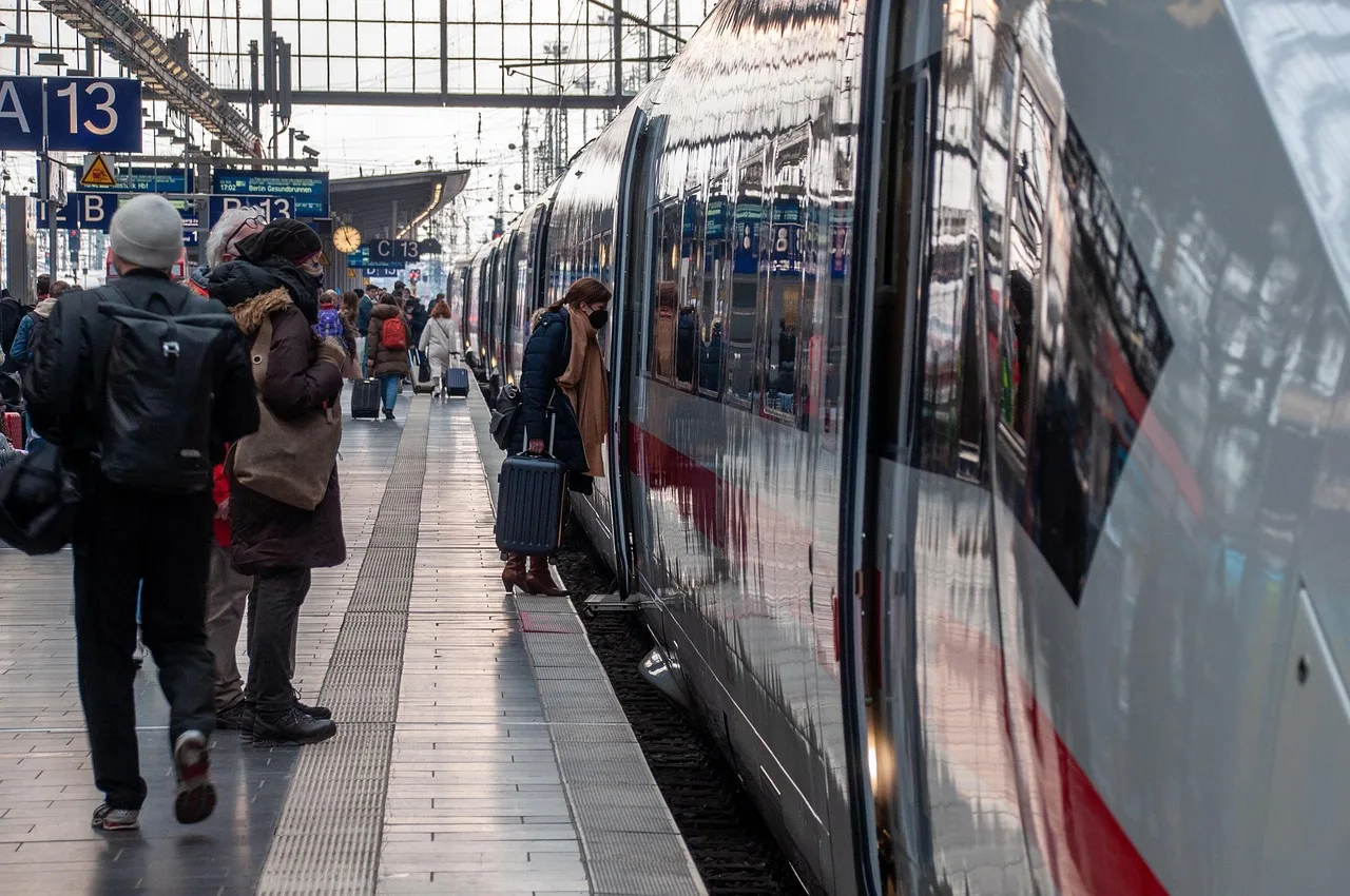 train, passengers, travel, station, people, transport, railroad, platform, train station, railway. Where Amtrak weekend travel guides actually come from, and how to vet them
