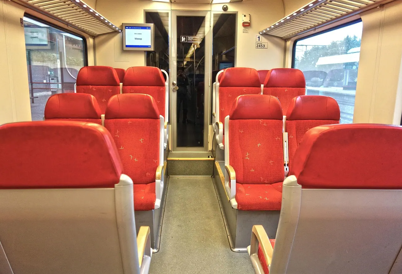 railway, transport, public transport, vehicle, train, compartment, train interior, seat, train seat, first class, dutch train, sprinter, nederlandse spoorwegen, ns, public transpor